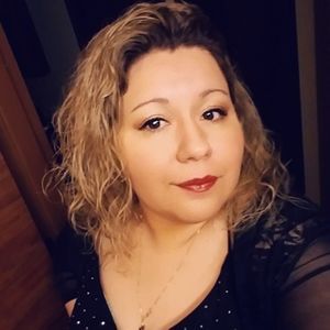 Meet your Posher, Adela